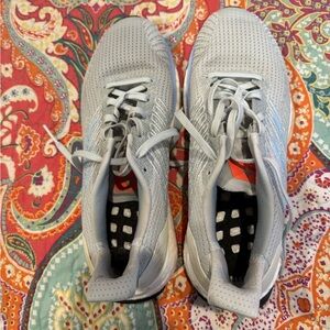 Woman’s Adidas solar boost ST size 8.5